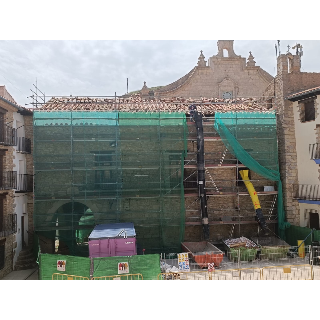 Avanzan los trabajos de restauración en el Ayuntamiento de Ares